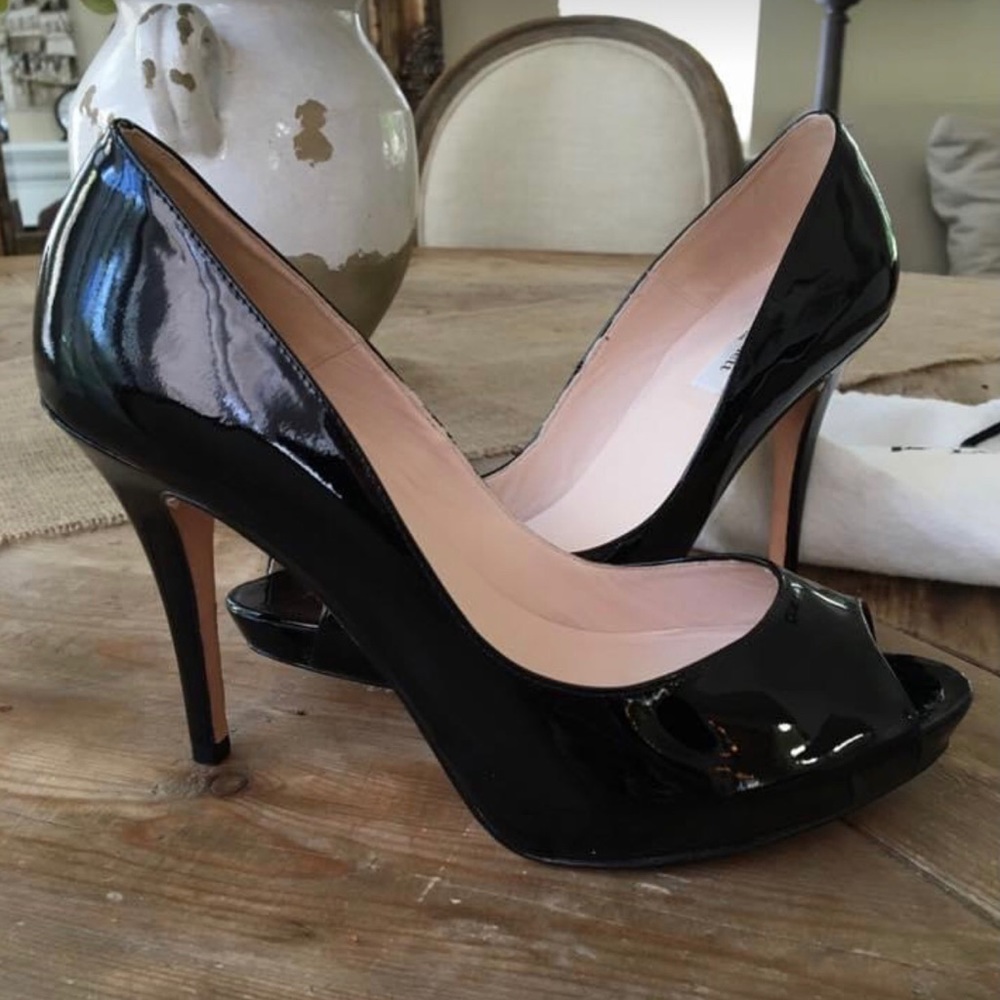 Black Pumps